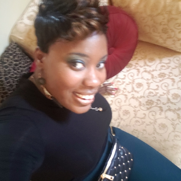 Meet your Posher, Jasmine - Picture 3 of 9